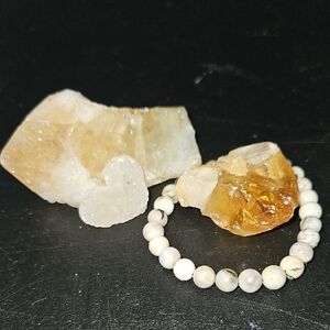 Elegant White Beaded Bracelet